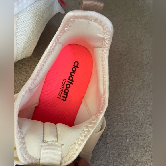 NWT Cream and gold PUREMOTION ADAPT Adidas with cloud foam - Picture 2 of 5